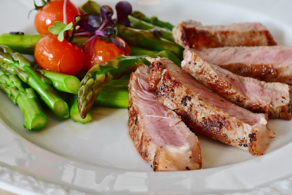 Por qué comer menos no te funciona: plato equilibrado y comida real